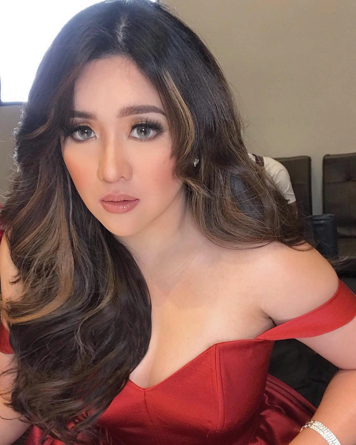 Read more about the article Beautiful Philippines Actress with Angeline Quinto on Hot51